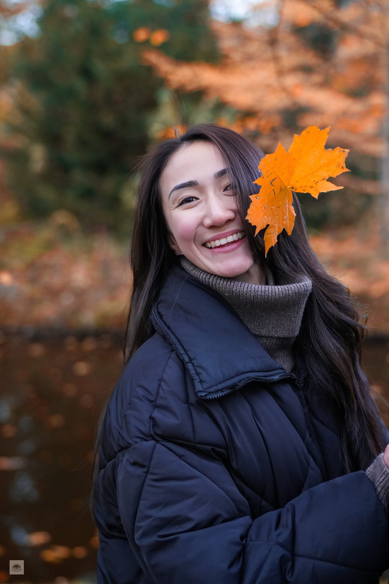 Outdoor portrait photography Copenhagen — natural light portrait among pine trees